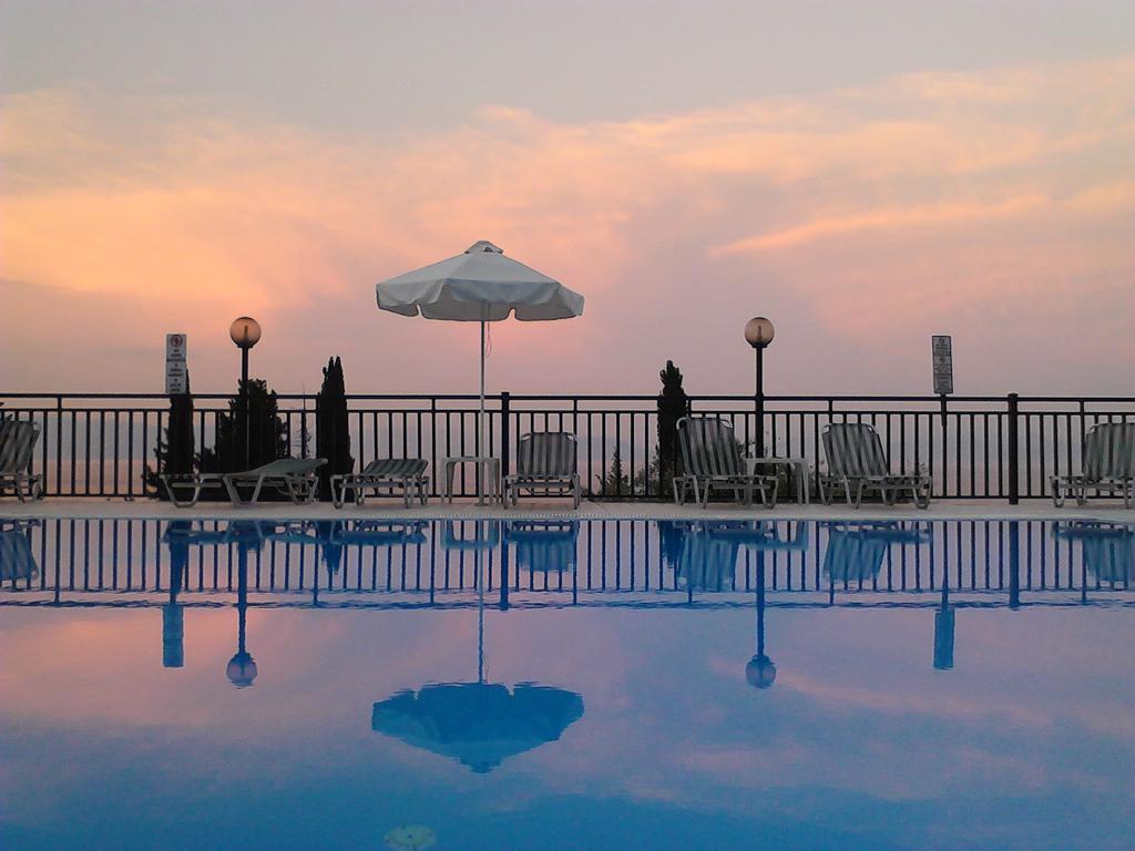 Rising Sun Apartments & Studios Benitses (Corfu) Exterior foto