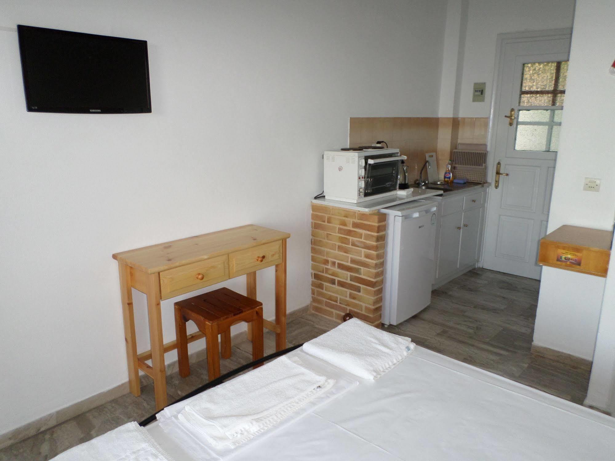 Rising Sun Apartments & Studios Benitses (Corfu) Exterior foto