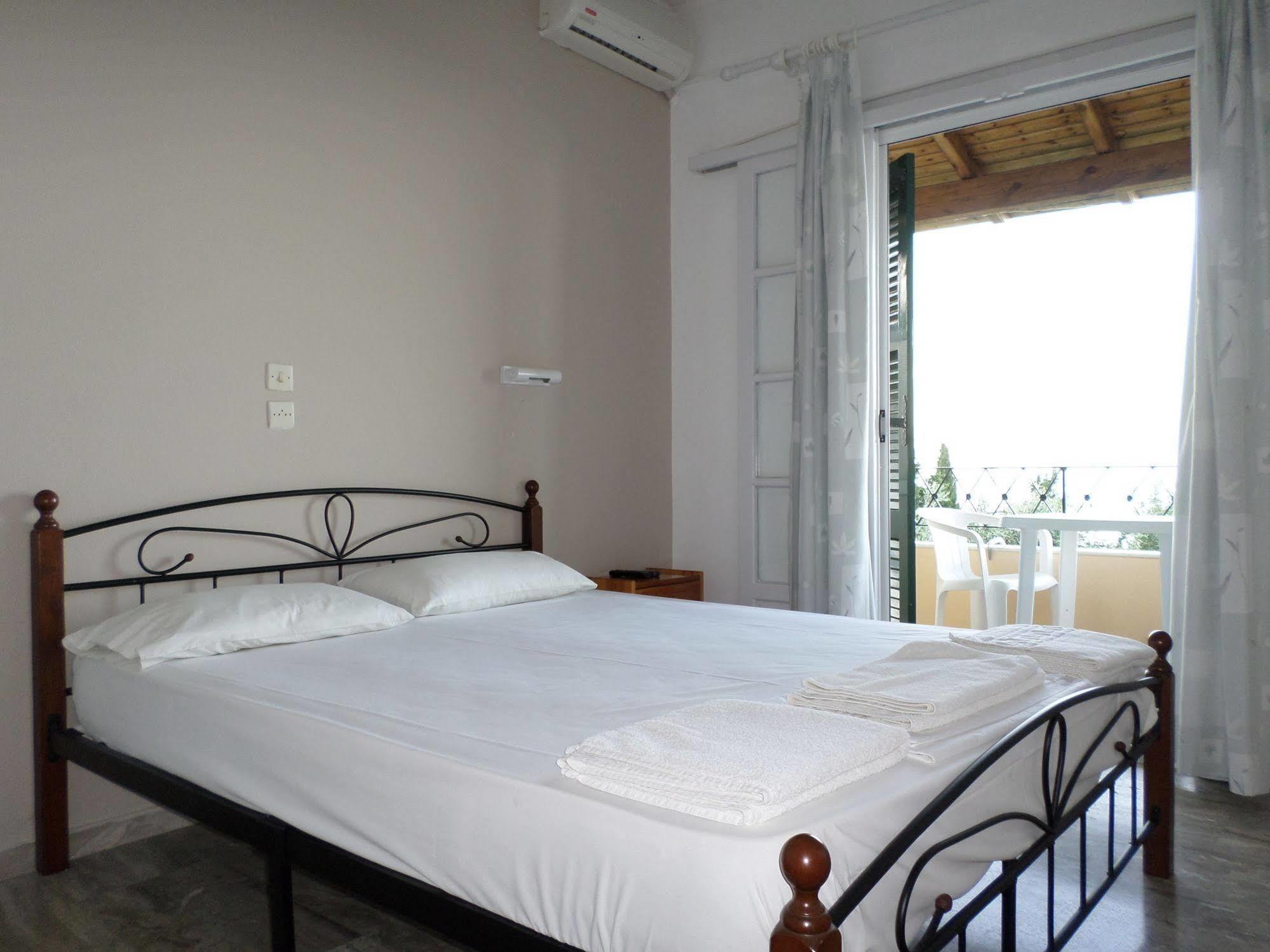 Rising Sun Apartments & Studios Benitses (Corfu) Exterior foto